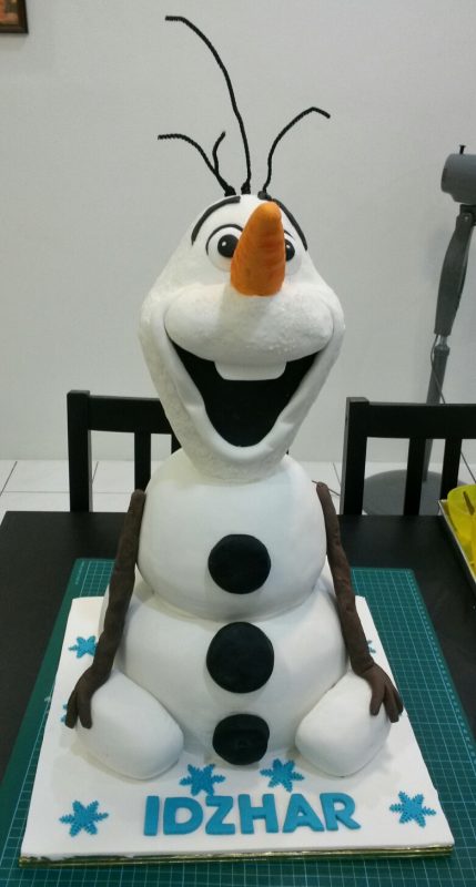 Tall Olaf cake by Dazzling Cakes and Events