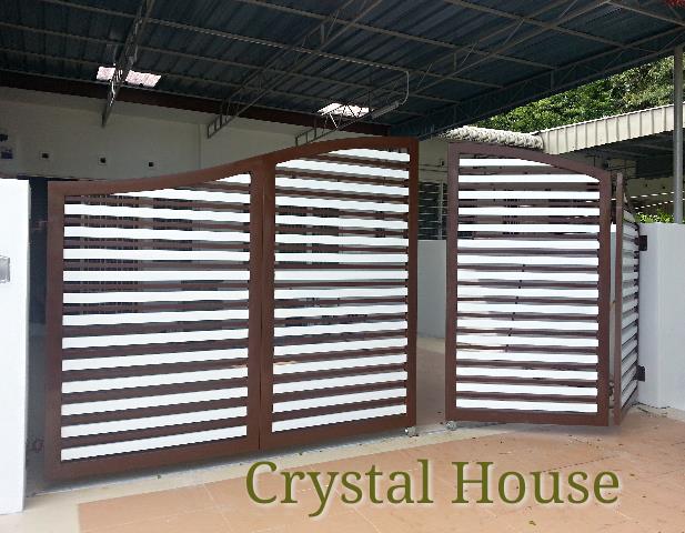 A custom-made folding gate by Crystal House Renovation, Penang