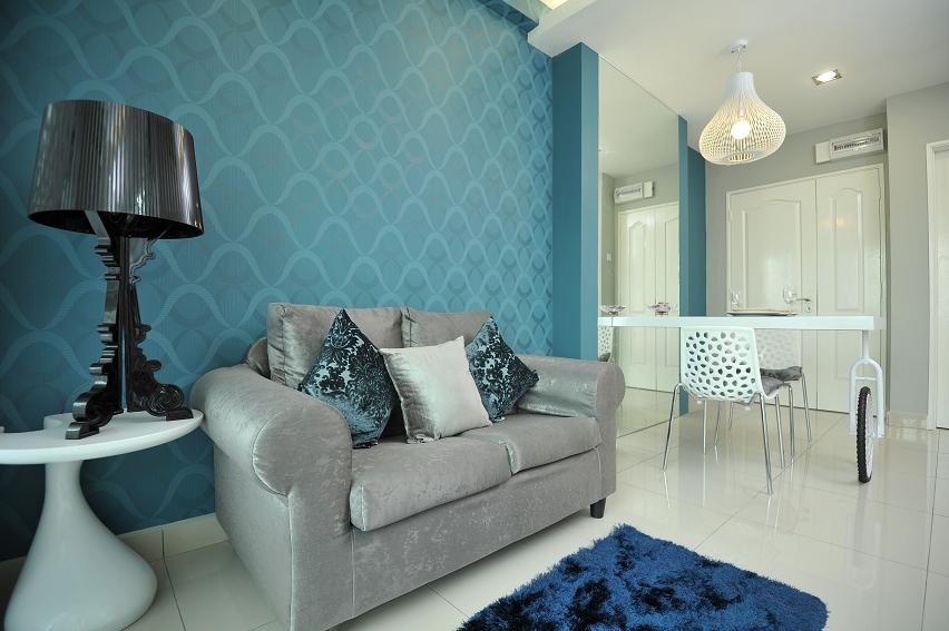 Blue living room by Jashen Interior