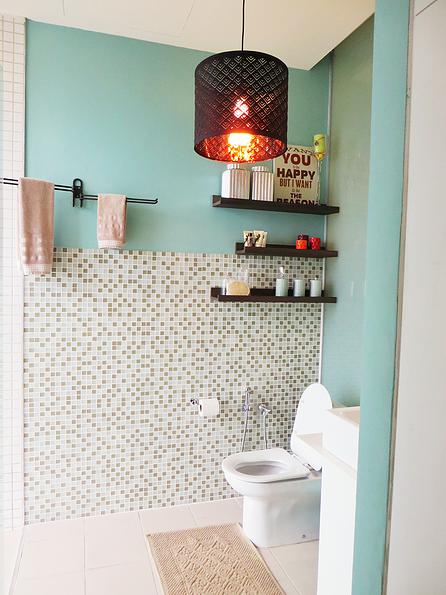 Blue bathroom design in KLCC by BonnieBlue Interiors