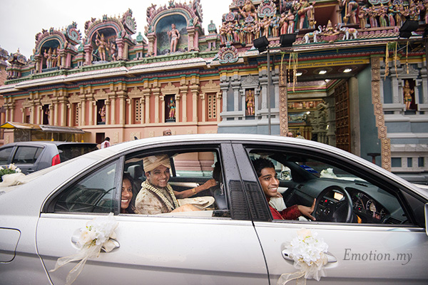 Arrival of Groom at the wedding hall. Indian wedding in Malaysia. Photo by Emotion in Pictures