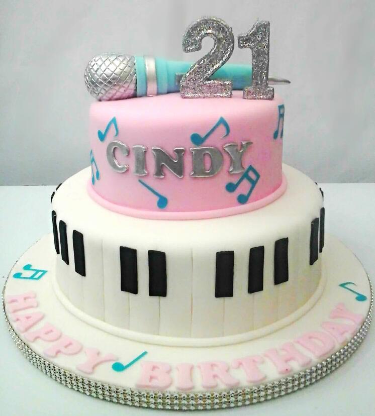 RecomN customer Cindy requested for a 21st birthday cake