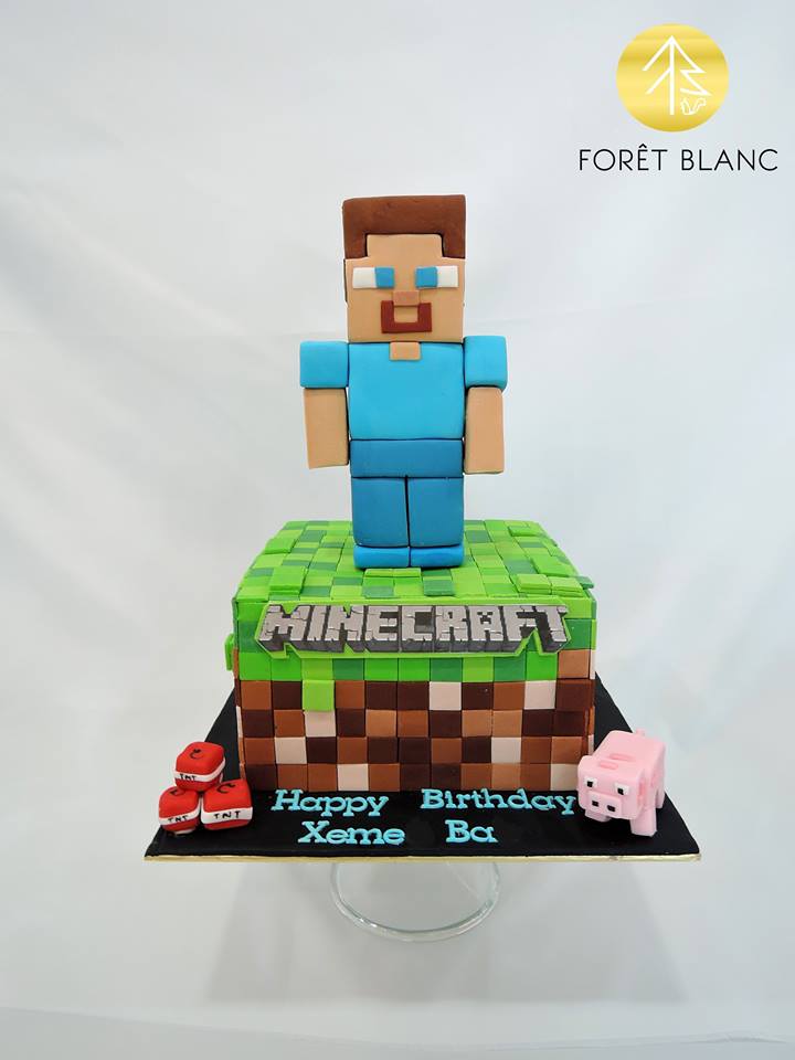 Check out that block detail! Minecraft cake by Foret Blanc