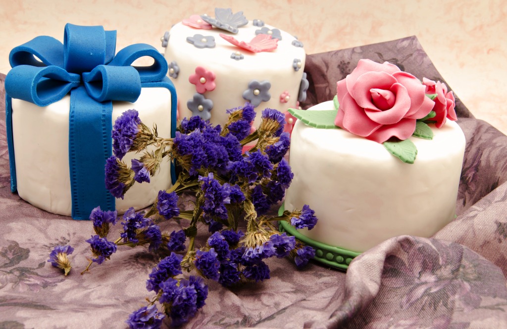 custom made cakes for weddings and birthday