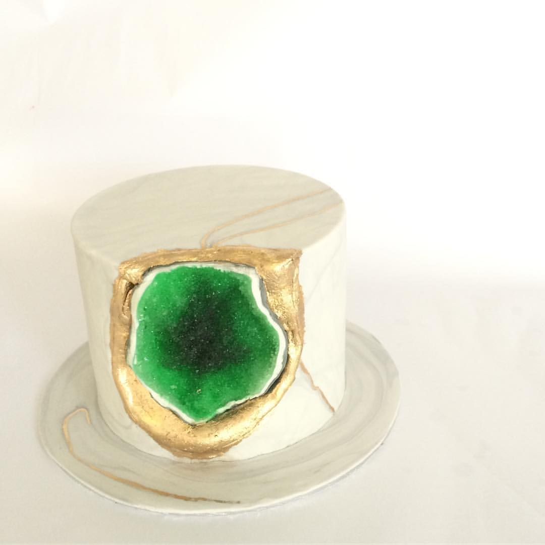 Emerald geode cake by Vanilla Pods - RecomN.com custom cake baker