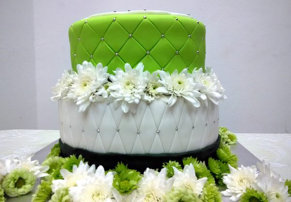 Quilted cake with chrysanthemum by Simple Delights. Source. 