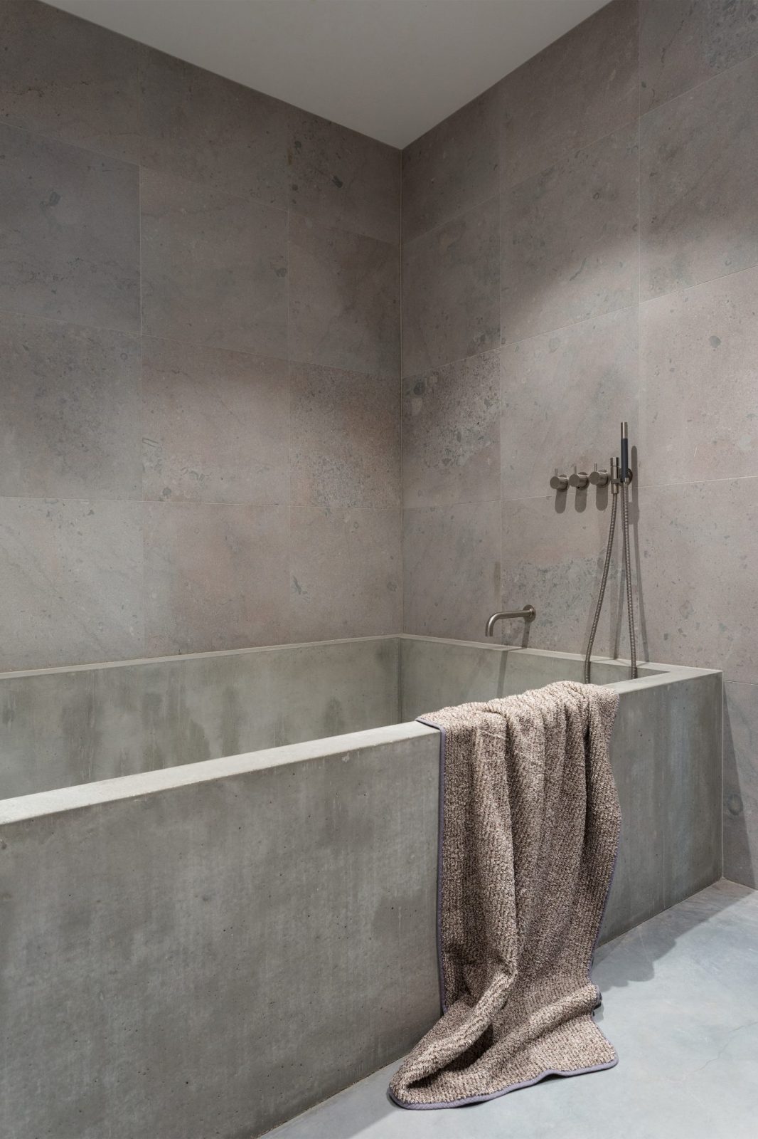 concrete bathtub. source: richardlindvall.com