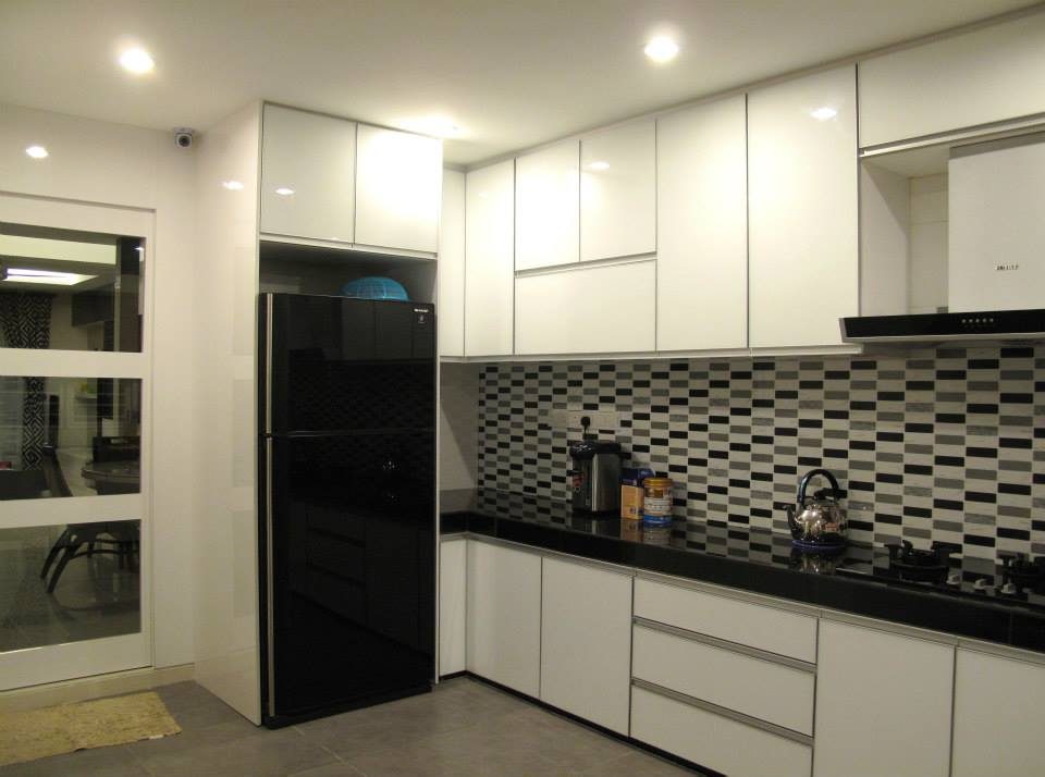 Dry Kitchen design for Condo in Cheras. Project by: IIKO Concept