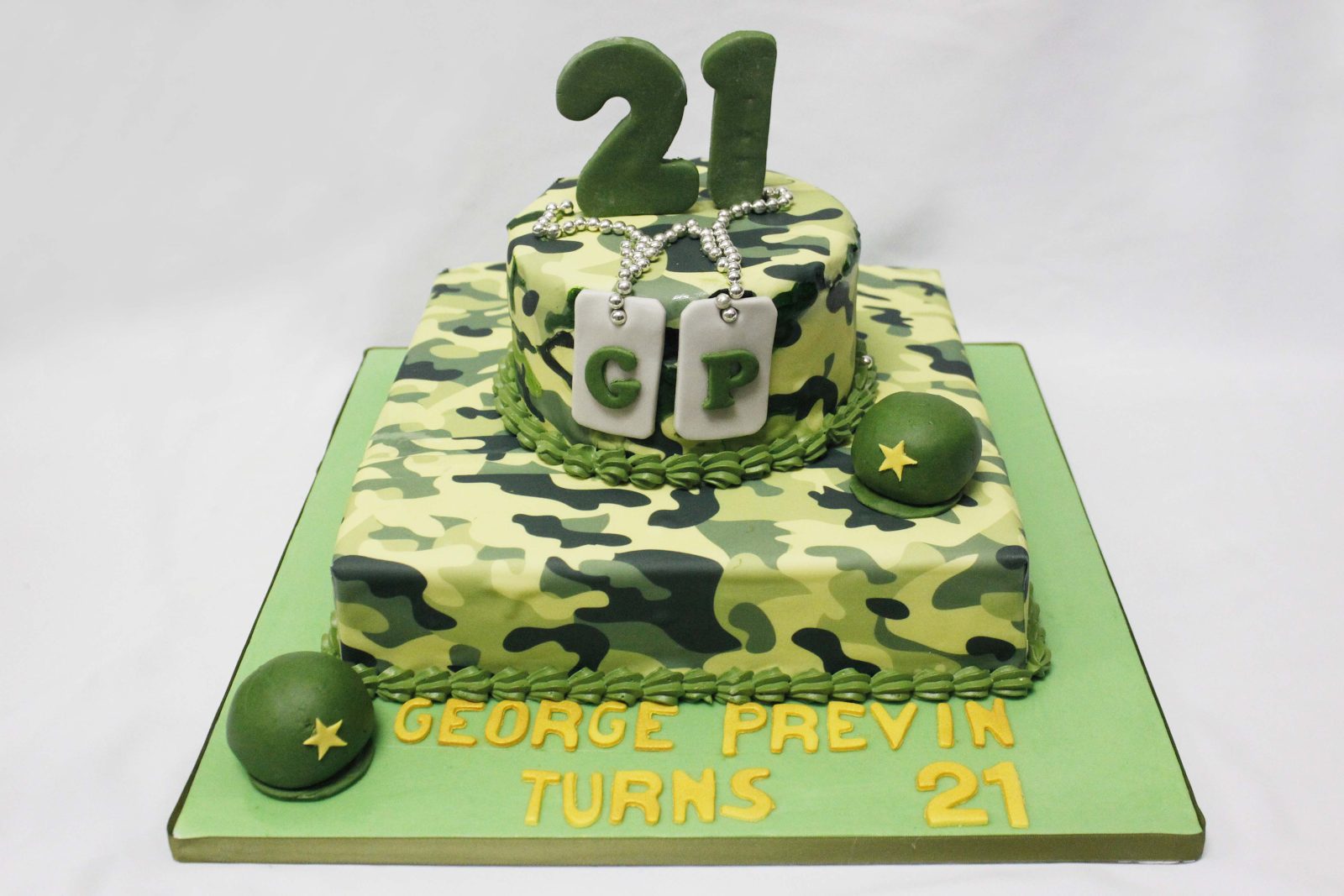 An army themed 21st birthday cake, suitable to celebrate this milestone. Made by: Temptations Cakes Singapore - Recommend.sg