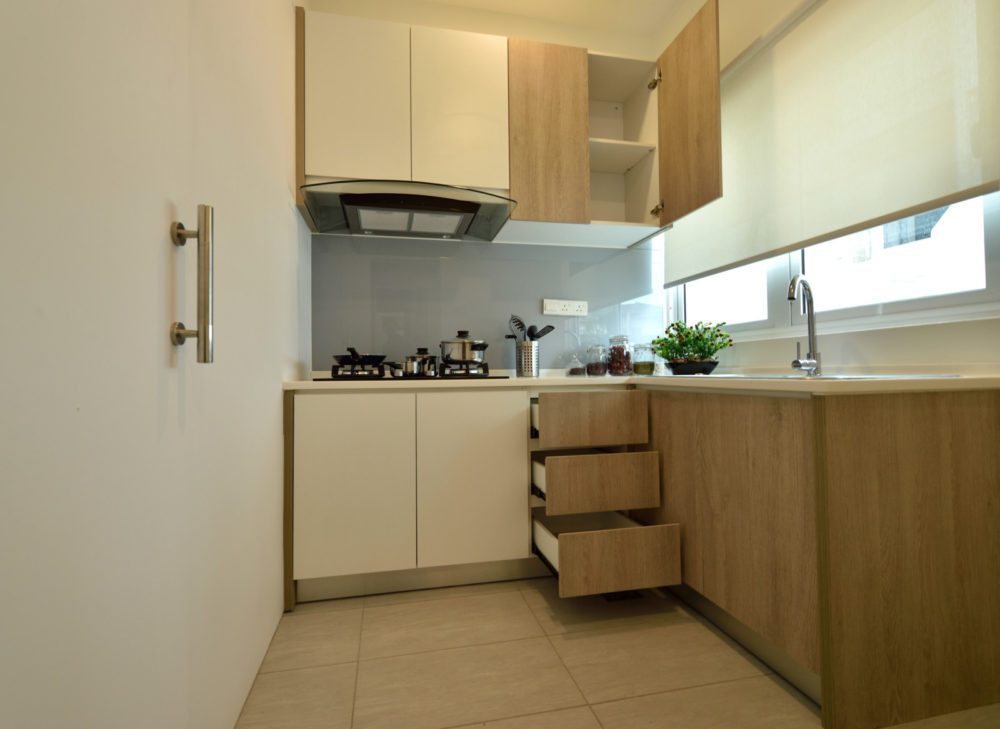 Small kitchen design for Condominium in Serene Residence RT2, Rawang. Project by: Nice style Interior Design