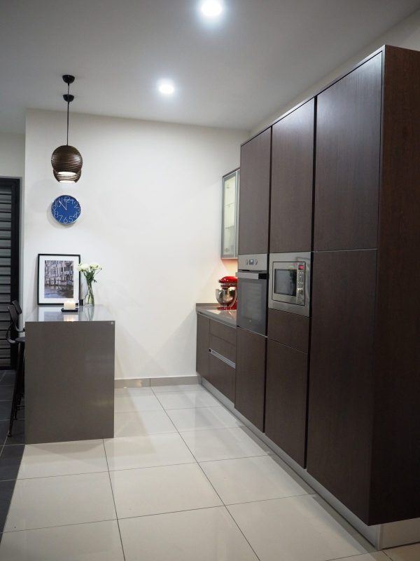 Dry Kitchen design for House in Bandar Rimbayu, Shah Alam. Project by: Meridian Inspiration