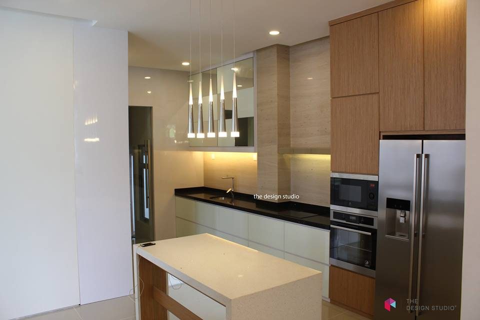Dry Kitchen design for Semi-Detached House in Shah Alam. Project by:The Design Studio