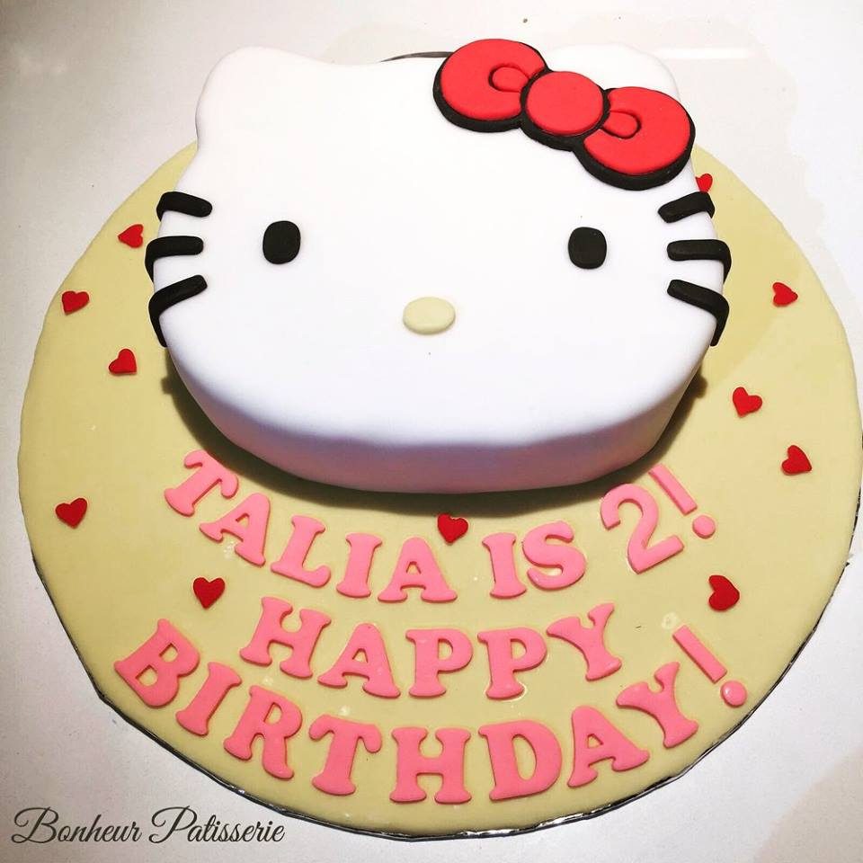 A Hello Kitty shaped cake neatly decorated with fondant to look like a Hello Kitty. Made by: Bonheur Patisserie. Source