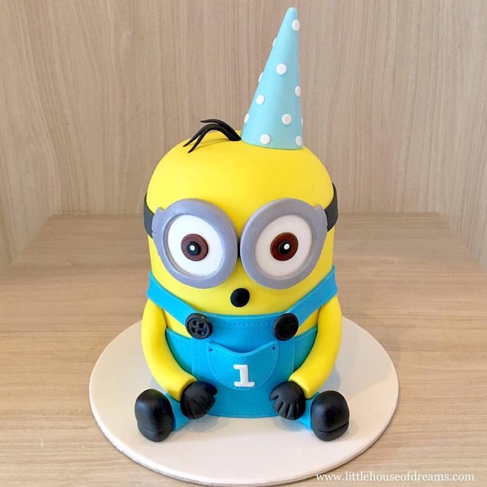 A Minion shaped birthday cake would make any birthday boy and girl feel extra special.Made by: Little House of Dreams.Source