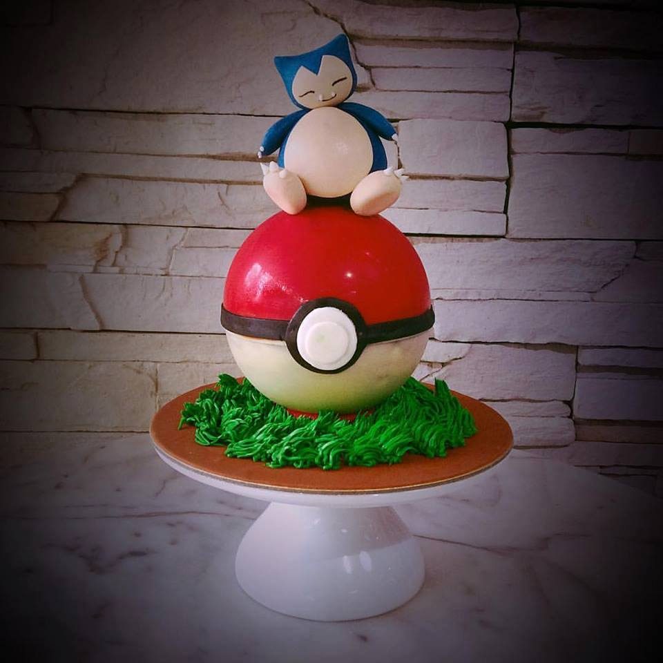 An edible Snorlax on top of a ball shaped Pokeball cake is just too adorable!. Custom cake by The White Ombré . Source