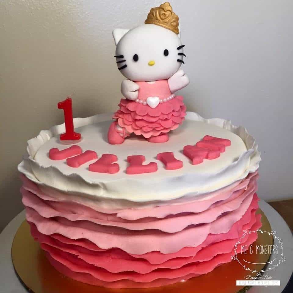 Round cake decorated with fondant ruffles on its side goes really well with dancing Hello Kitty figure on top (which is made of fondant also). Made by : Me & Monsters .Source