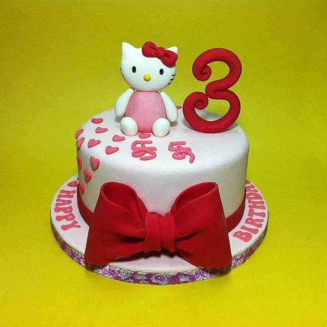 Simple round cake design with hand-sculpted number and Hello Kitty figure. A big bow in front can be a sweet addition, too. Made by: CakeDeliver Online Cake Shop. Source
