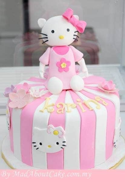 Looking unique by covering the one tiered cake with vertically cut pink and white fondants. On top, sits a big 3D Hello Kitty figure. Made by:  Mad About Cake. Source