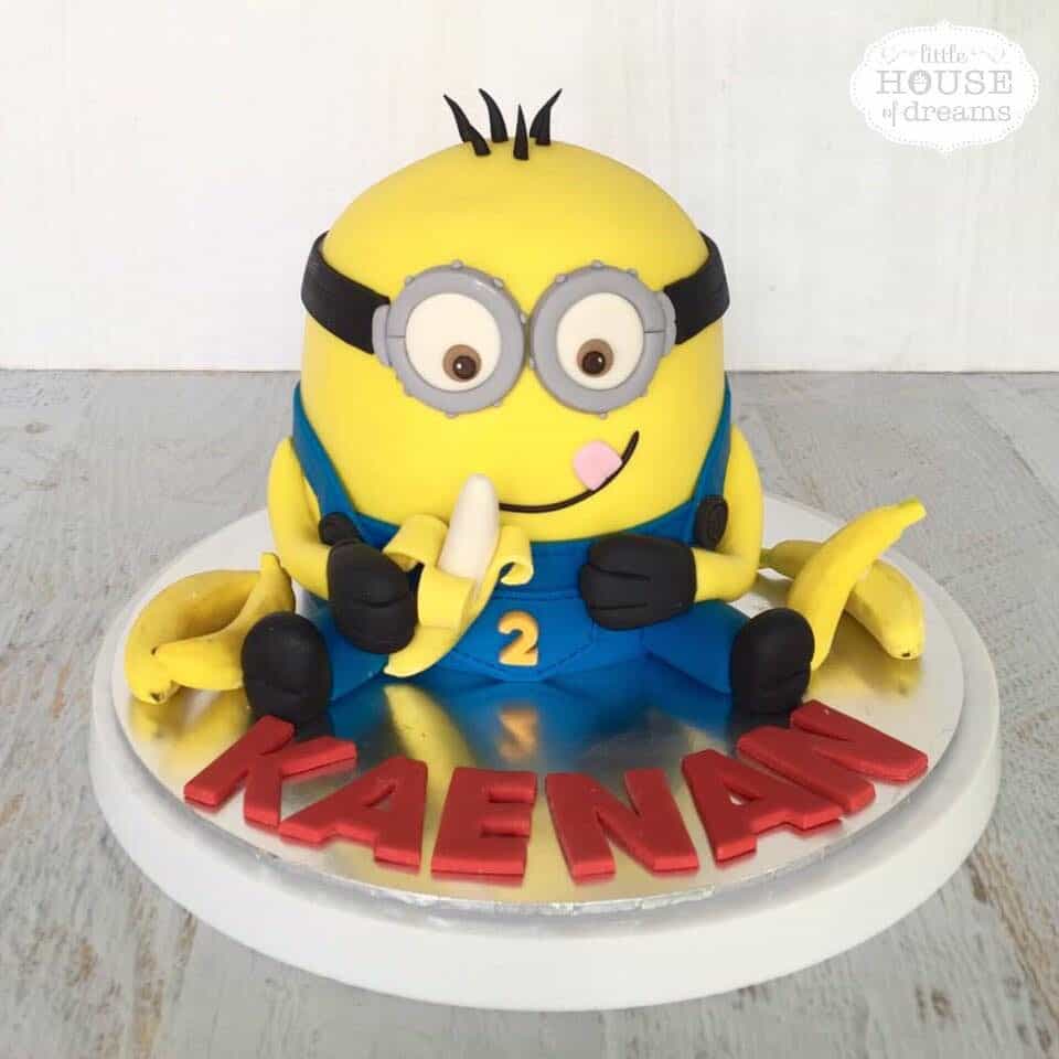 What better way to design a Minion themed cake than creating a Minion shaped cake?.Made by: Little House of Dreams.Source