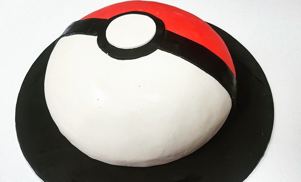 A very minimalist Pokeball cake for an older Pokemon fan.Made by: Little Sprinkles .Source